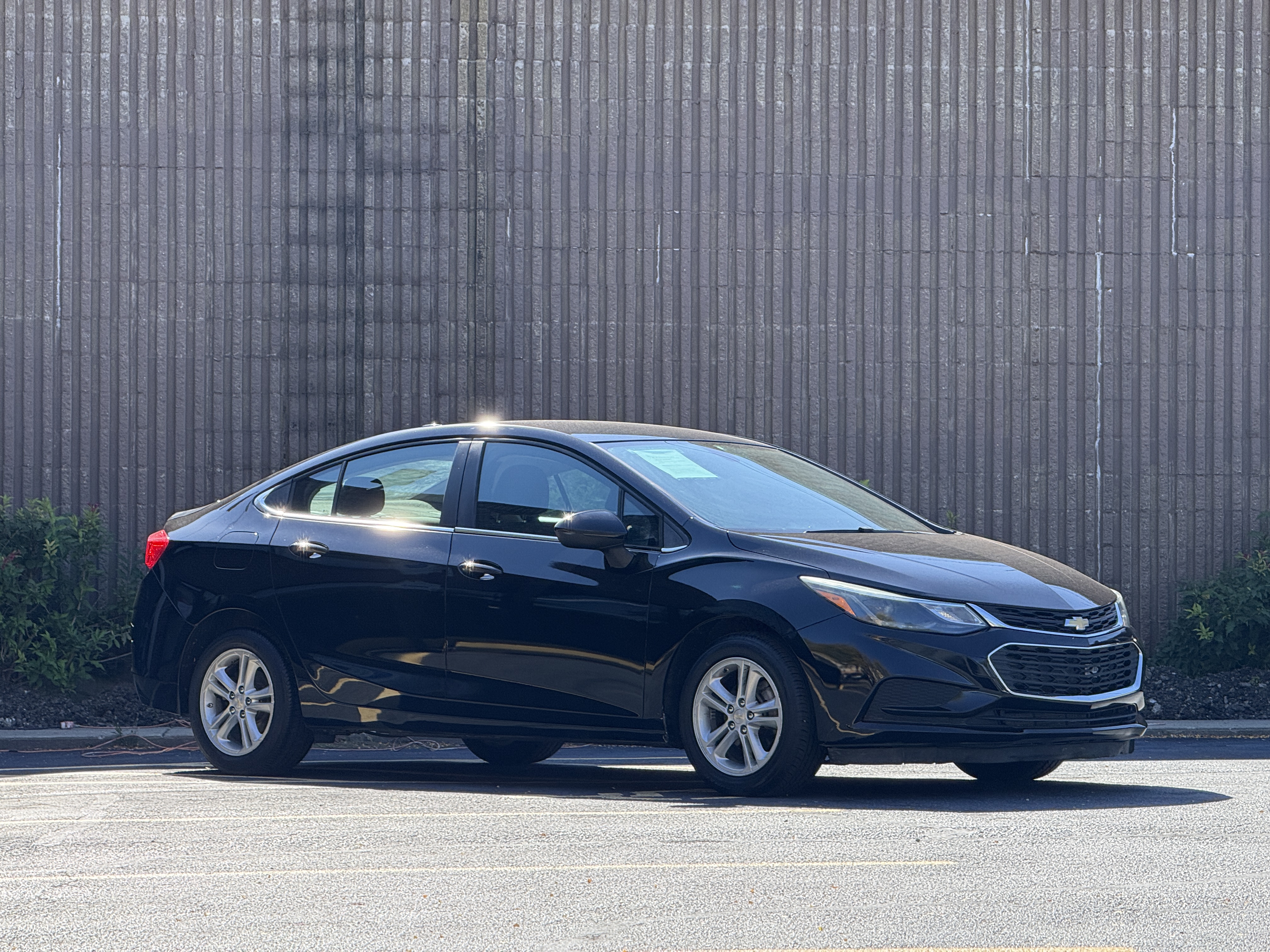 2017 Chevrolet Cruze LT — photo 1