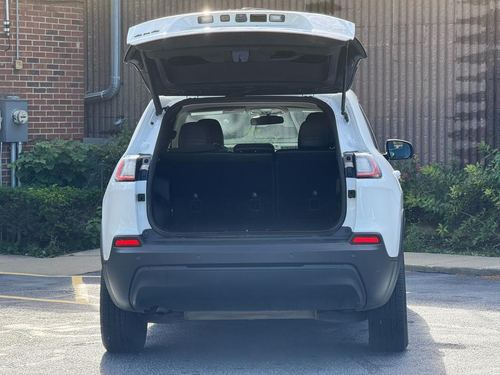 2019 Jeep Cherokee Altitude — photo 12