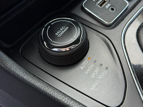 2019 Jeep Cherokee Altitude — photo 22