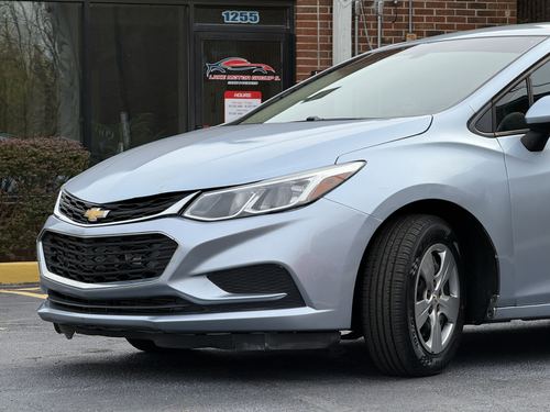 2018 Chevrolet Cruze — photo 15