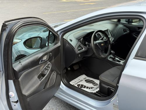 2018 Chevrolet Cruze — photo 16