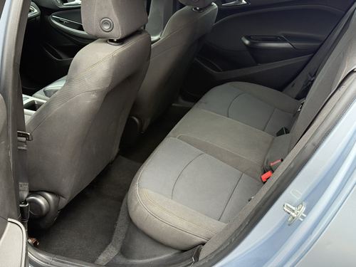 2018 Chevrolet Cruze — photo 25