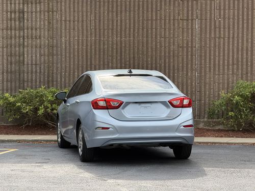 2018 Chevrolet Cruze — photo 12