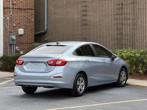 2018 Chevrolet Cruze — photo 11