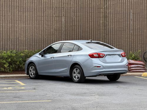 2018 Chevrolet Cruze — photo 8