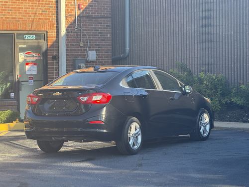 2017 Chevrolet Cruze — photo 2