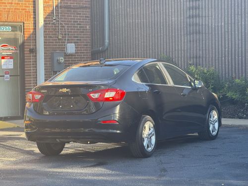 2017 Chevrolet Cruze — photo 23