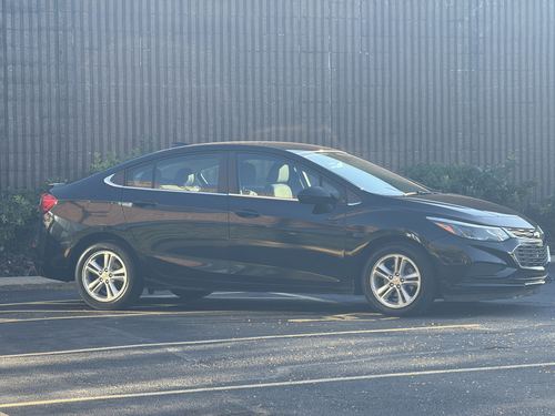 2017 Chevrolet Cruze — photo 34