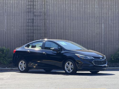 2017 Chevrolet Cruze LT — photo 1