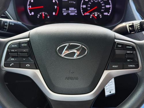 2021 Hyundai Accent SE — photo 31