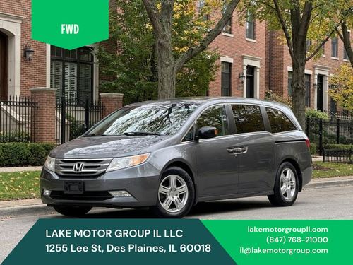 2013 Honda Odyssey Touring — photo 2