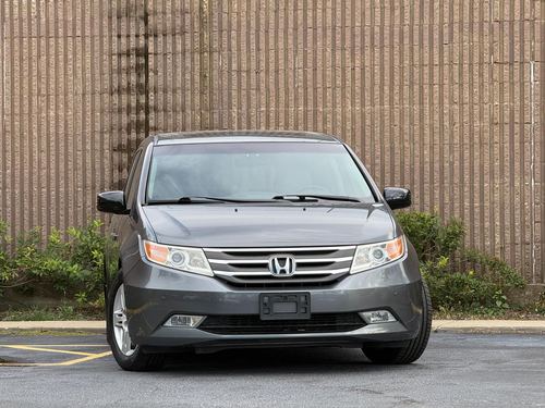 2013 Honda Odyssey Touring — photo 3