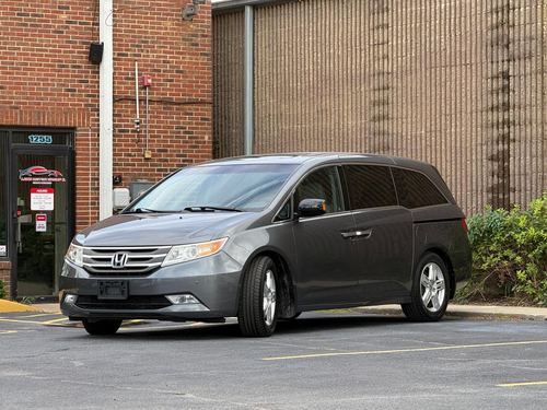 2013 Honda Odyssey Touring — photo 4