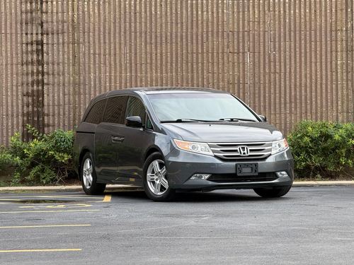 2013 Honda Odyssey Touring — photo 5