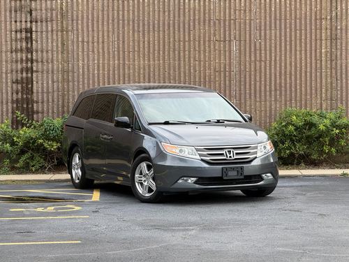 2013 Honda Odyssey Touring — photo 6
