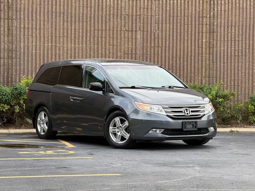2013 Honda Odyssey Touring — photo 7