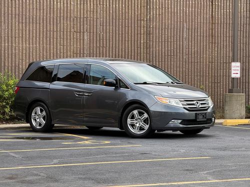 2013 Honda Odyssey Touring — photo 8