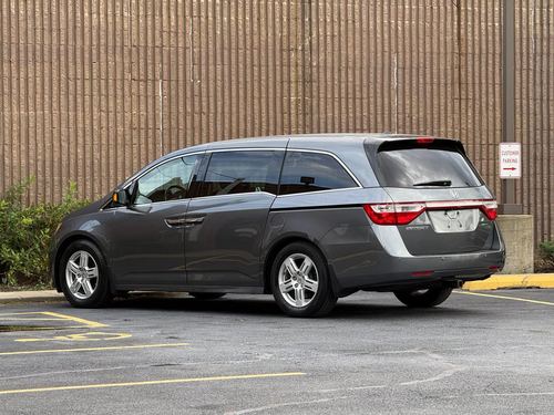 2013 Honda Odyssey Touring — photo 14