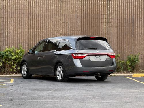 2013 Honda Odyssey Touring — photo 16