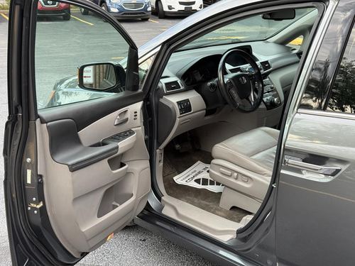 2013 Honda Odyssey Touring — photo 25