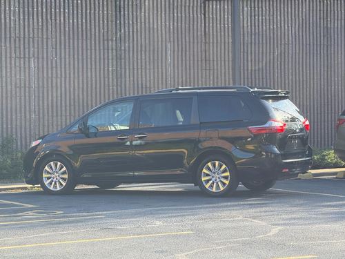 2015 Toyota Sienna Limited 7-Passenger — photo 11
