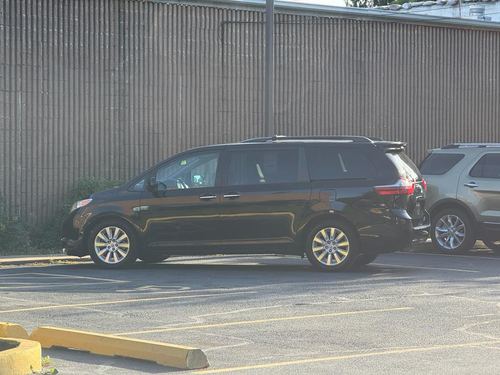2015 Toyota Sienna Limited 7-Passenger — photo 12
