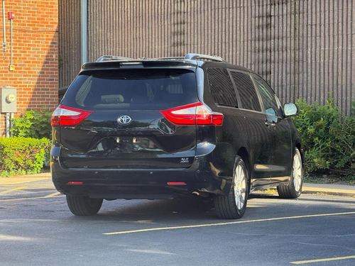 2015 Toyota Sienna Limited 7-Passenger — photo 14