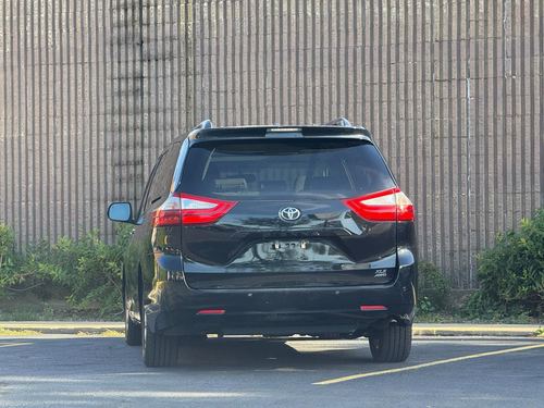 2015 Toyota Sienna Limited 7-Passenger — photo 16
