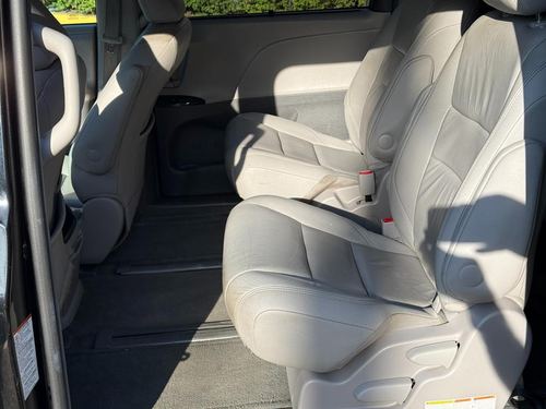2015 Toyota Sienna Limited 7-Passenger — photo 20