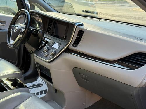 2015 Toyota Sienna Limited 7-Passenger — photo 29