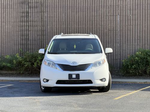 2012 Toyota Sienna — photo 6