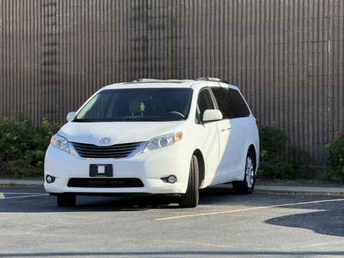 2012 Toyota Sienna — photo 7