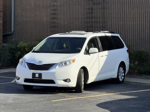 2012 Toyota Sienna XLE — photo 5