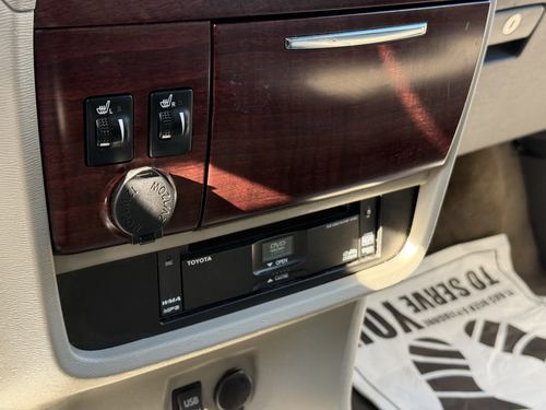 2012 Toyota Sienna — photo 27