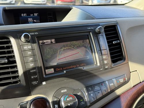2012 Toyota Sienna — photo 26