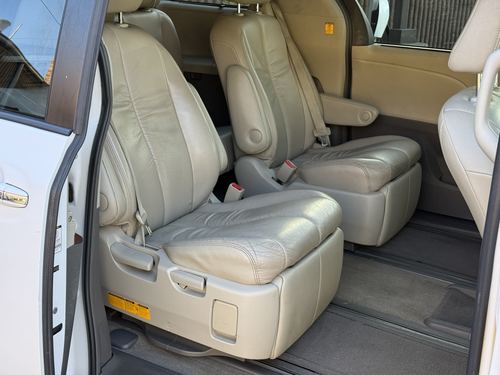 2012 Toyota Sienna — photo 31