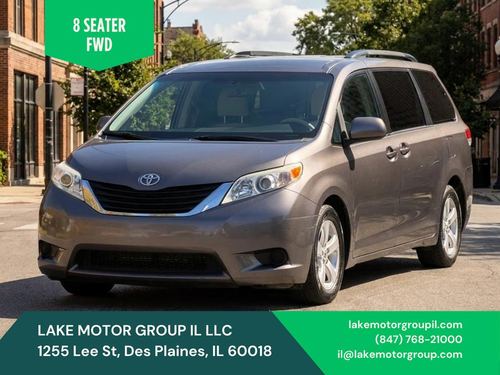 2014 Toyota Sienna — photo 2