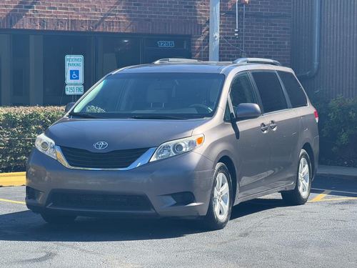 2014 Toyota Sienna — photo 3