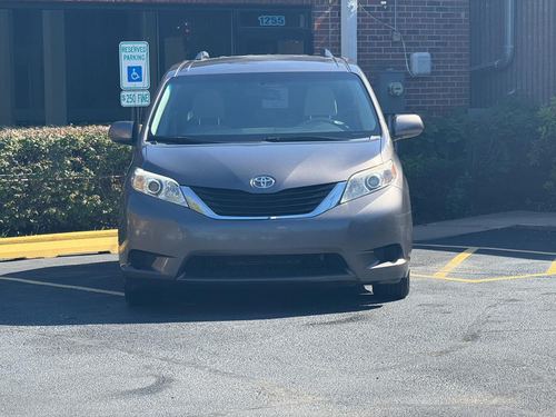2014 Toyota Sienna — photo 4