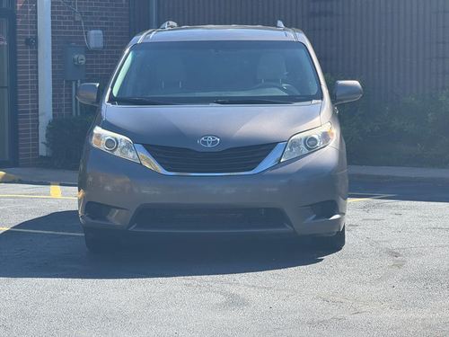 2014 Toyota Sienna — photo 5