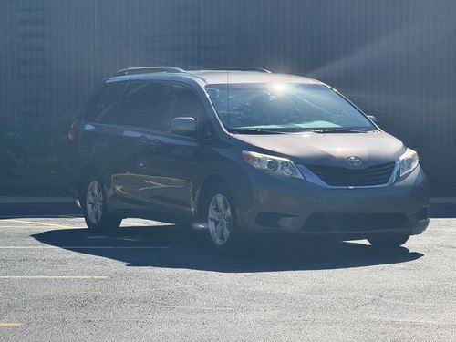 2014 Toyota Sienna — photo 6