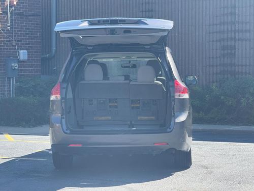 2014 Toyota Sienna — photo 11