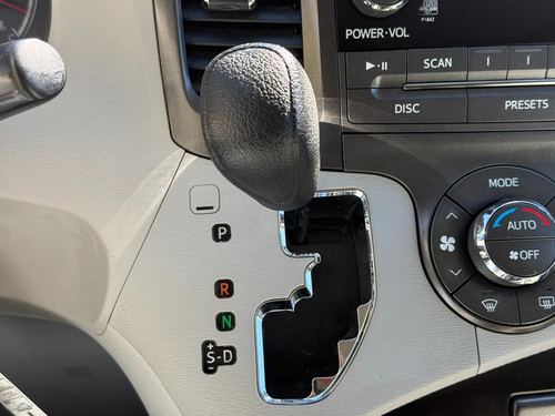 2014 Toyota Sienna — photo 17