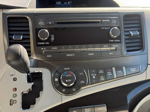 2014 Toyota Sienna — photo 19