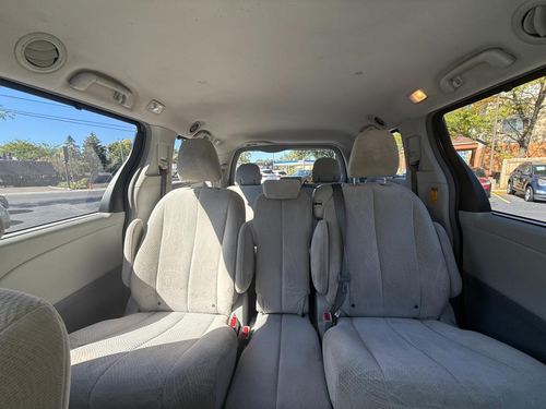2014 Toyota Sienna — photo 23