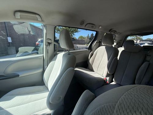 2014 Toyota Sienna — photo 24