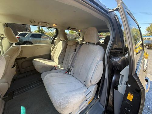 2014 Toyota Sienna — photo 25