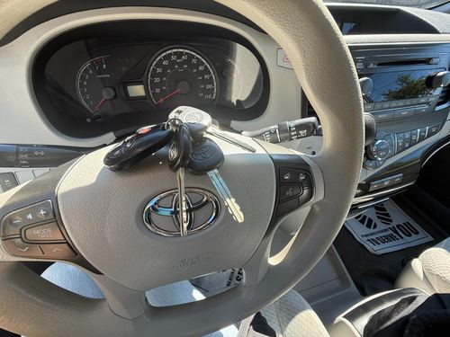 2014 Toyota Sienna — photo 28