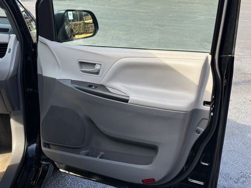 2018 Toyota Sienna — photo 21