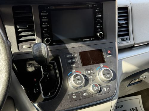 2018 Toyota Sienna — photo 17